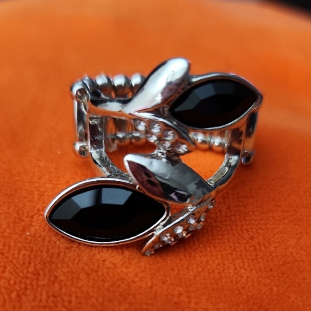 Elegant Silvertone and Black Leaf Stretch Ring With Rhinestones